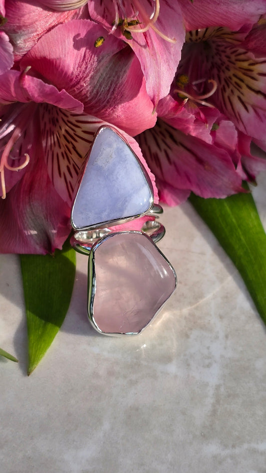 Sterling silver split band ring with bezel-set tumbled rose quartz and blue lace agate, size 8.5
